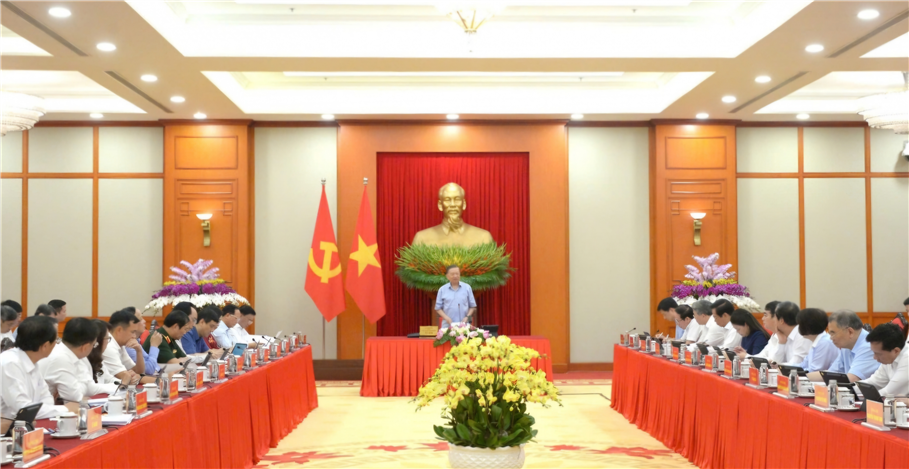Khẩn trương đề xuất phương án biên chế, quản lý biên chế, chế độ, chính sách cho ngành giáo dục và đào tạo