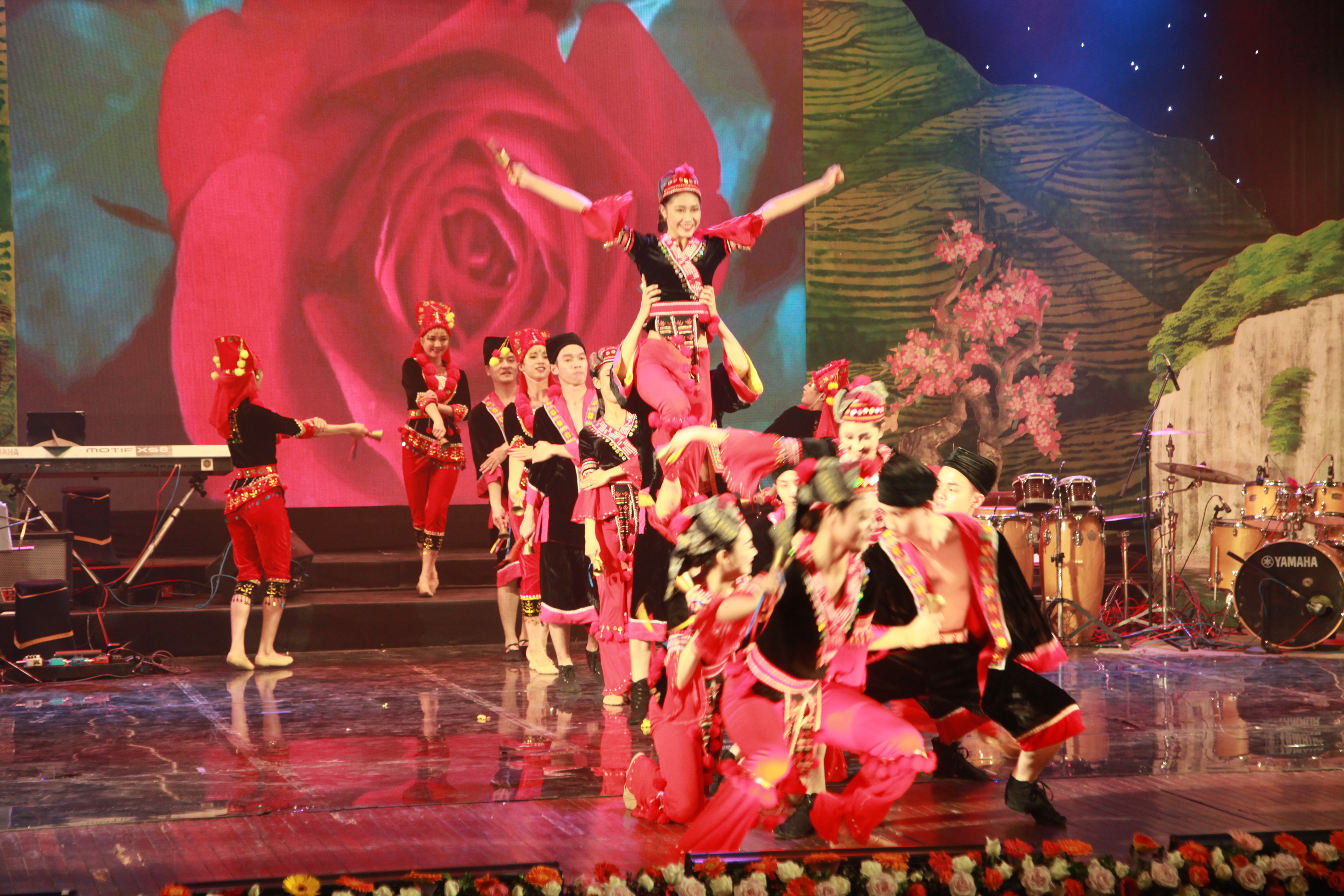 KẾT NỐI NHỮNG VÒNG TAY - NĂM 2013